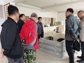 河南省建設廳科技與標準處康處長、河南省建筑協(xié)會段秘書長、河南省建筑科學研究院黃工等一行蒞臨考察